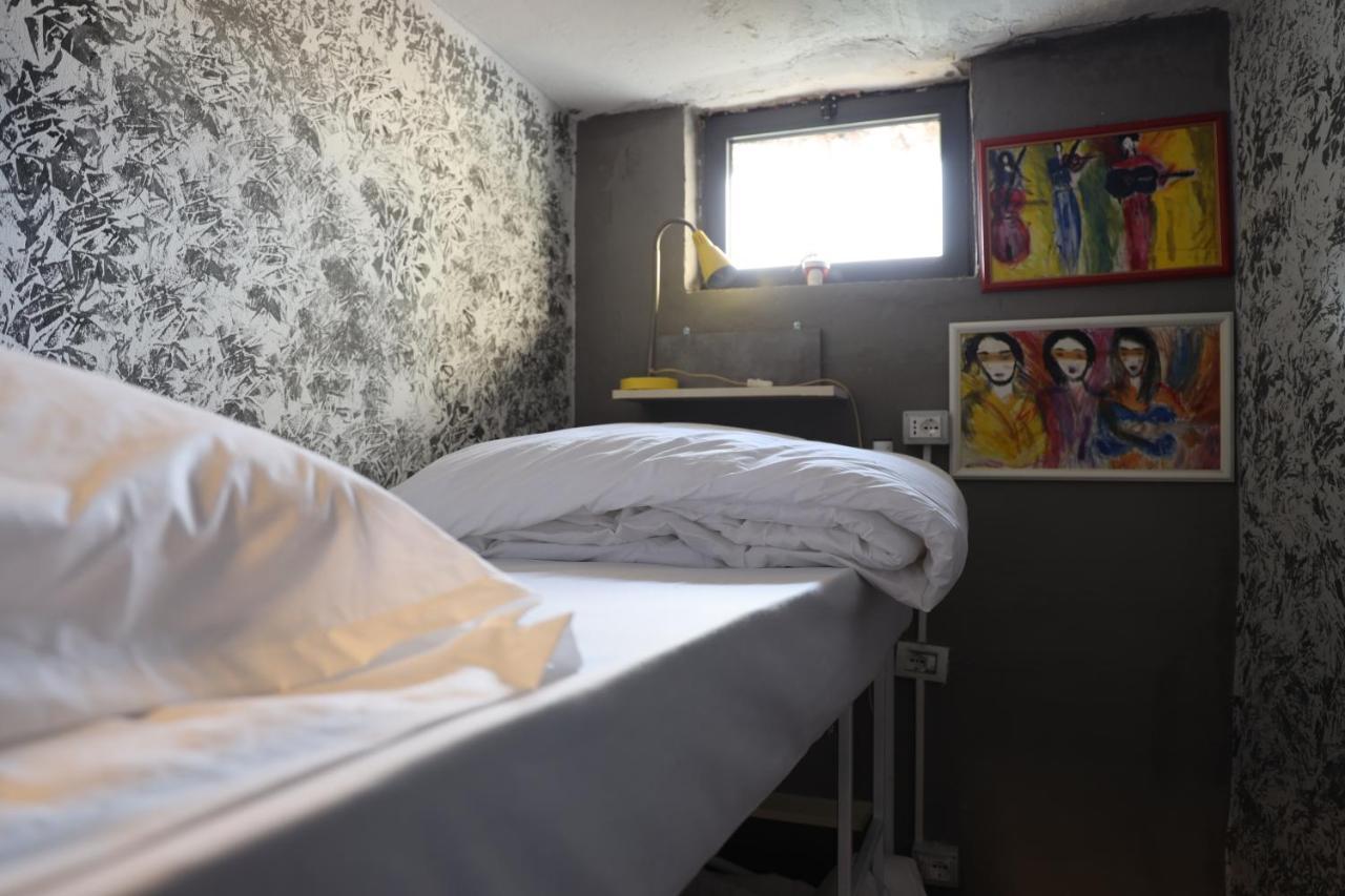 Hoja Hostel Tiranë Luaran gambar