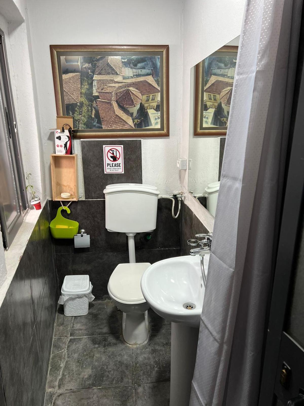 Hoja Hostel Tiranë Luaran gambar